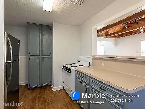 704 Edgemore Dr - Photo 3 of 13