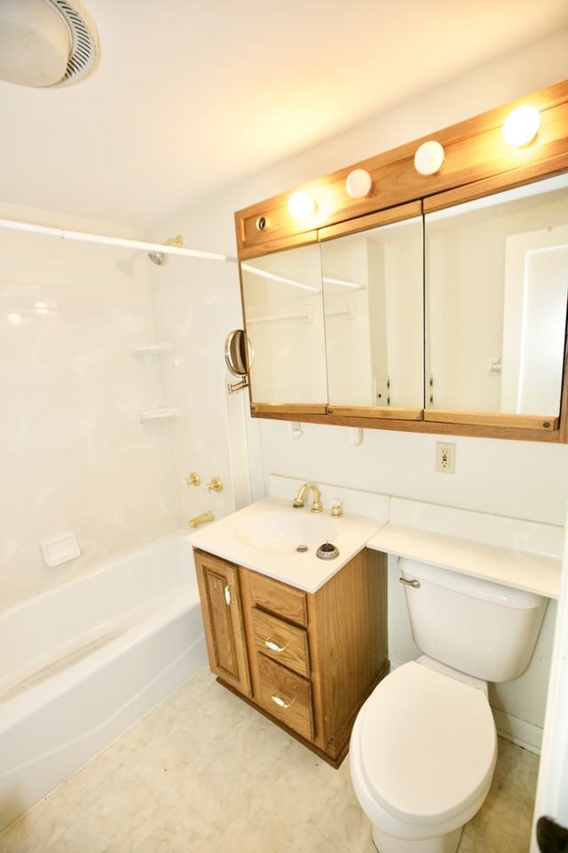 3252 Medina Ave - Photo 3 of 19