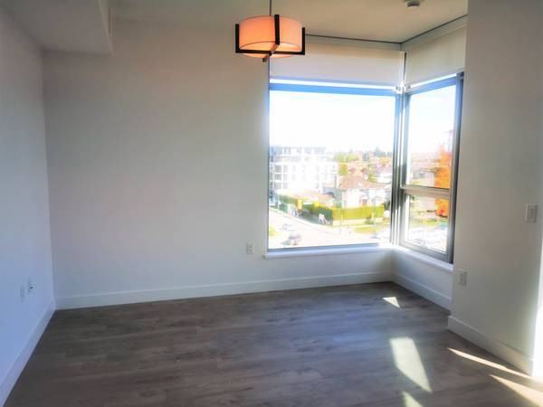 523 King Edward Ave W - Photo 2 of 20