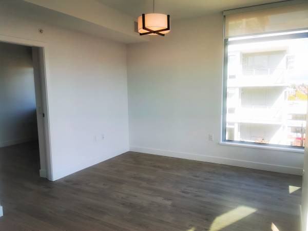 523 King Edward Ave W - Photo 3 of 20