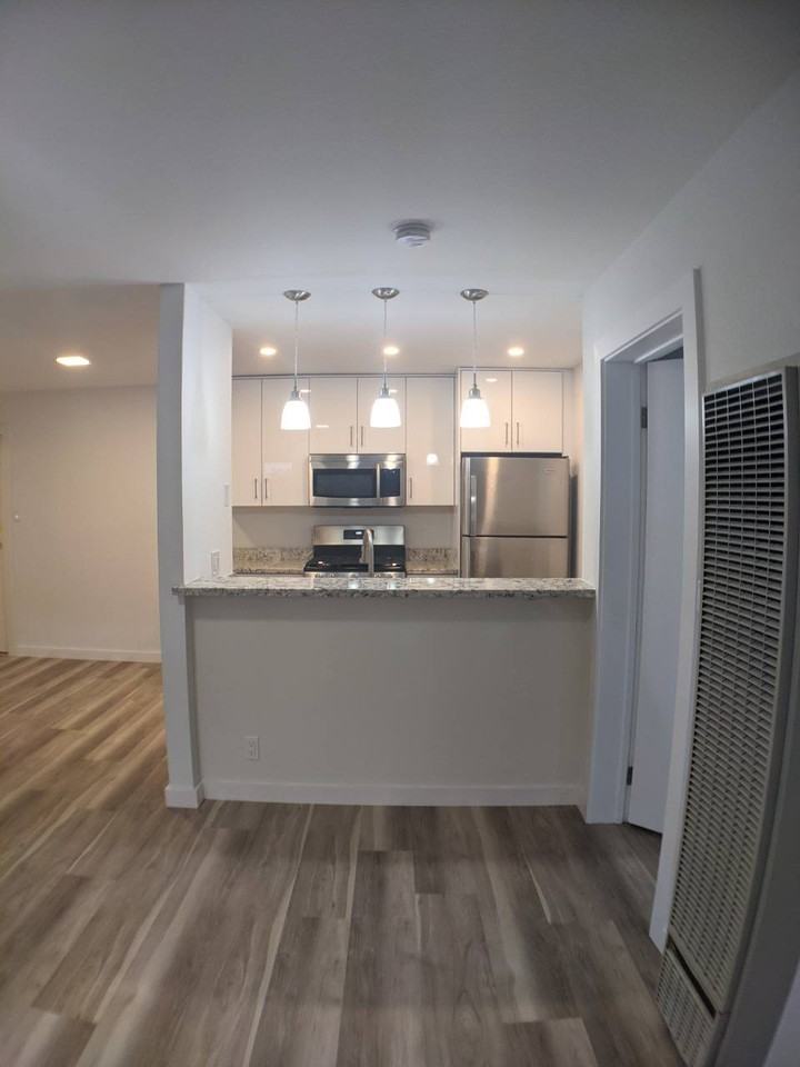 3761 Harrison Street Apartments - Photo 6 of 16