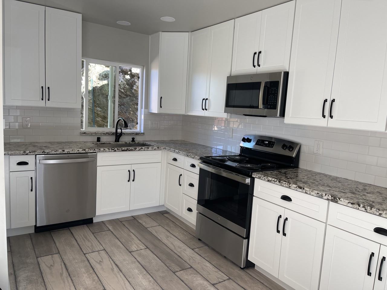 3255 Washington St - Photo 3 of 4