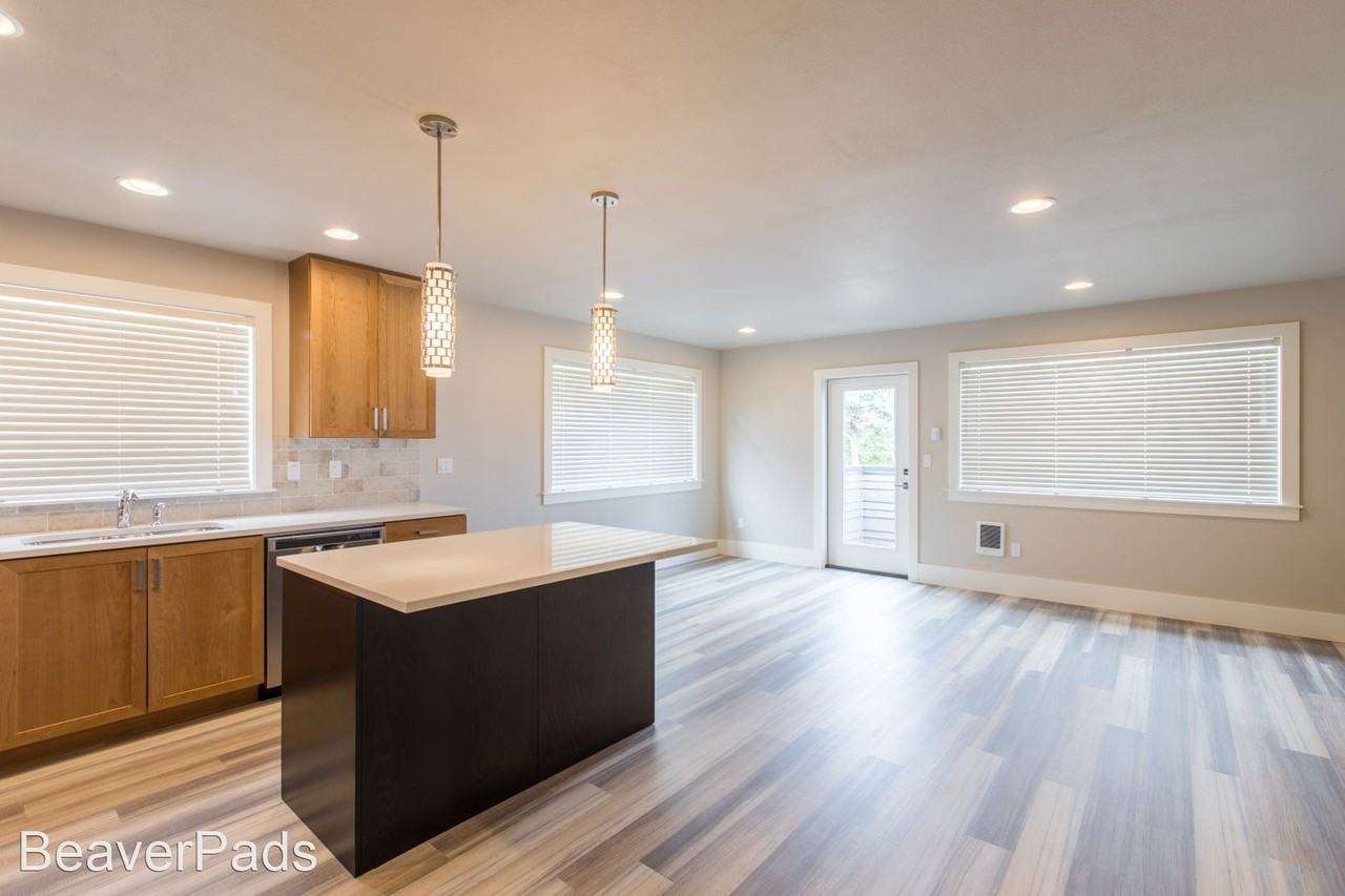 1008 NW 23rd St - Photo 3 of 16