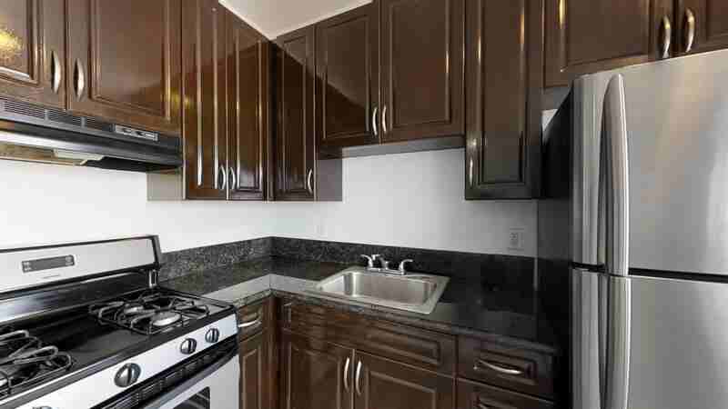 334 N Heliotrope Dr - Photo 2 of 34