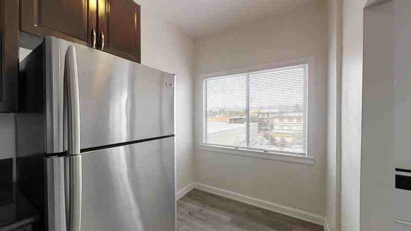 334 N Heliotrope Dr - Photo 3 of 34