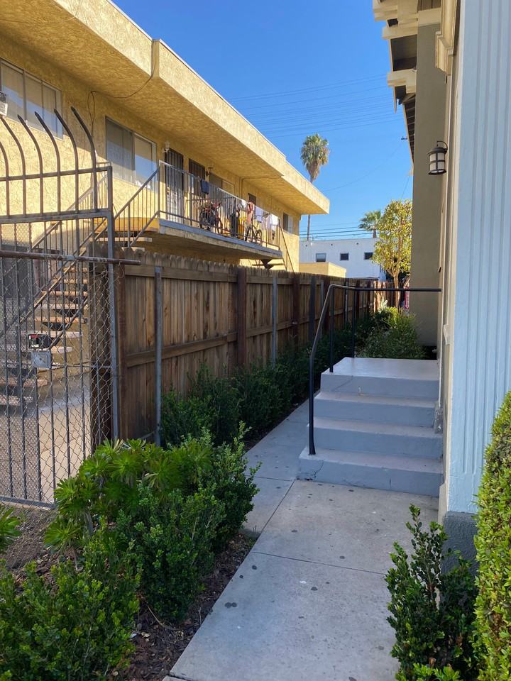 1634 Pine Ave - Photo 3 of 17