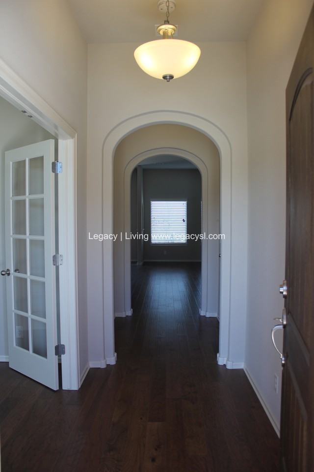 14734 S Urbana Ave - Photo 5 of 32