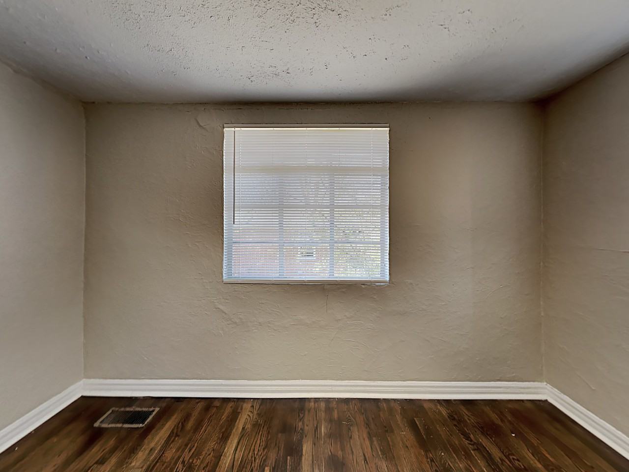 122 Gwin Ave - Photo 3 of 8