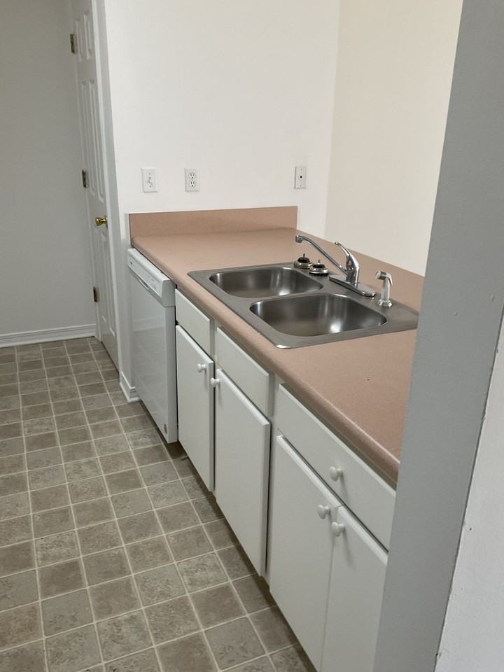 1800 Tsuga Way #H - Photo 3 of 10