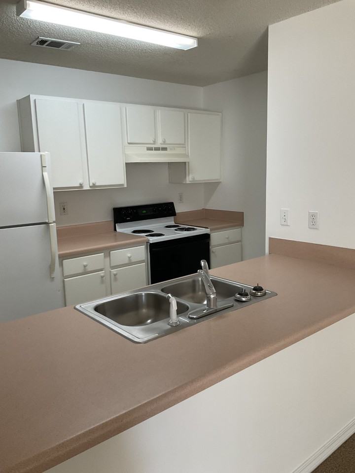 1800 Tsuga Way #H - Photo 4 of 10