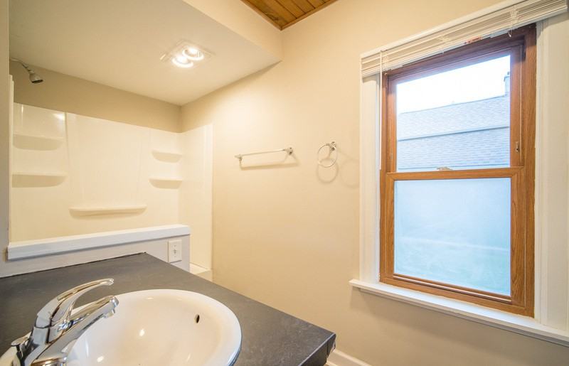 6105 W Saint Paul Ave - Photo 3 of 7
