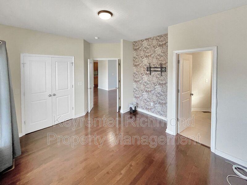 406 Bridge Creek Ct - Photo 3 of 8