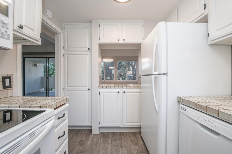 655 Chetwood St #206 - Photo 3 of 11