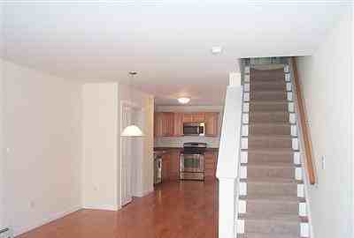 165 Fairview Ave - Photo 2 of 6