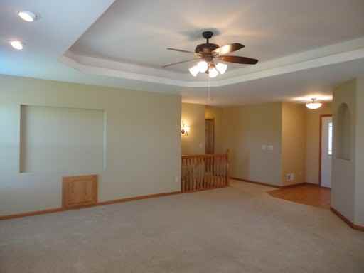 807 Drumlin Dr - Photo 3 of 14