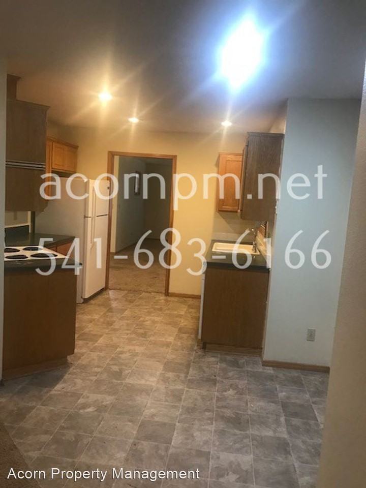 4231 Se 33rd Ave - Photo 2 of 12