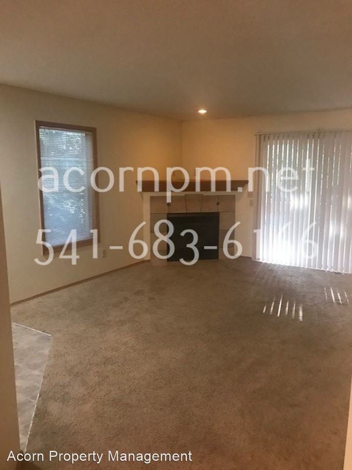 4231 Se 33rd Ave - Photo 3 of 12