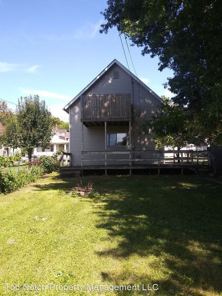 1721 W 8th St - Photo 2 of 2