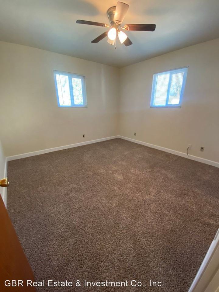 811 & 813 Kelly Way - Photo 2 of 11