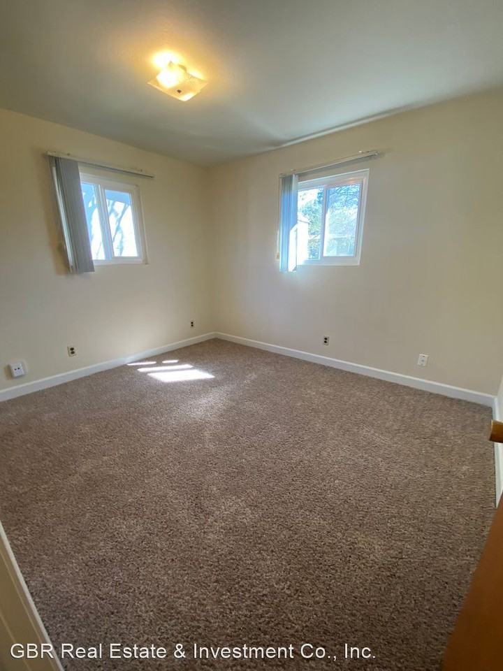 811 & 813 Kelly Way - Photo 3 of 11