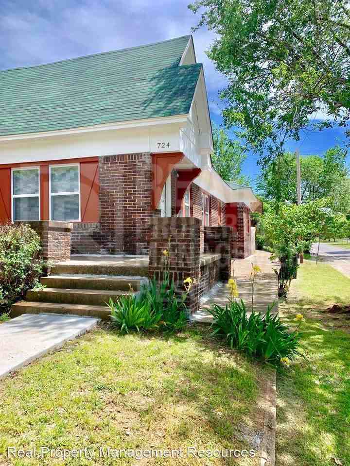 724 W Hill St - Photo 2 of 16