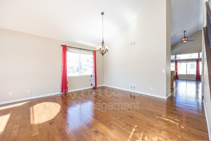 2120 Baldwin St - Photo 3 of 20
