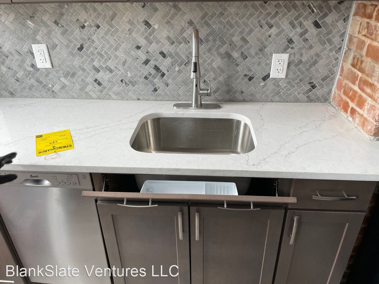 20 St Paul's Ave - Photo 2 of 6