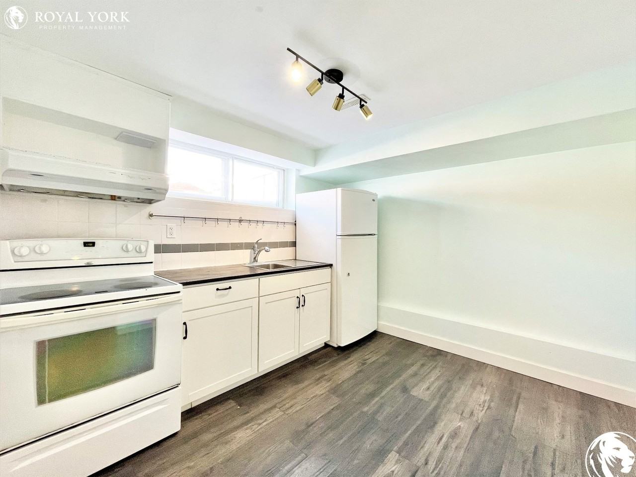 30 Watney Cres #2 - Photo 3 of 12