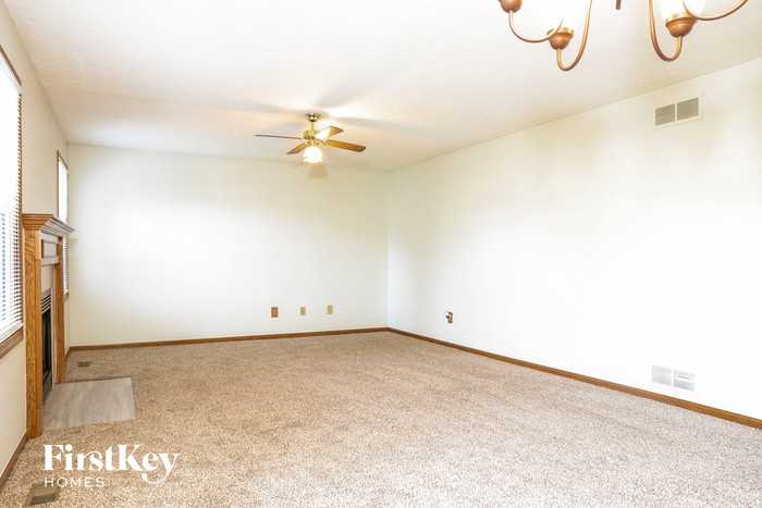 5533 Forest Glen Dr - Photo 3 of 15