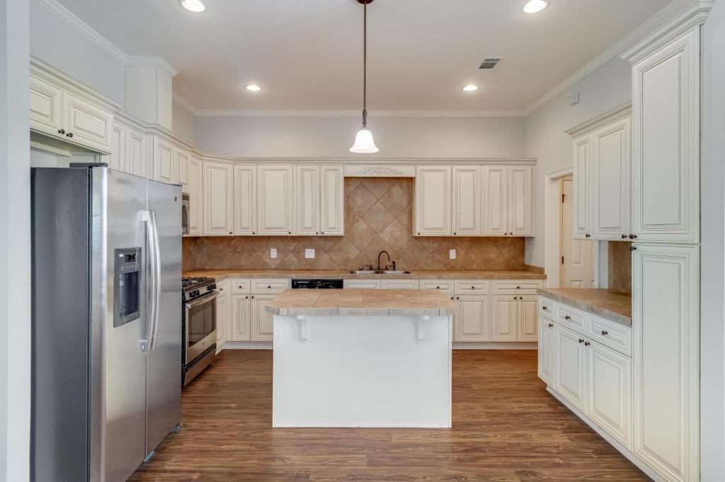 161 Notting Hill Pl - Photo 5 of 17