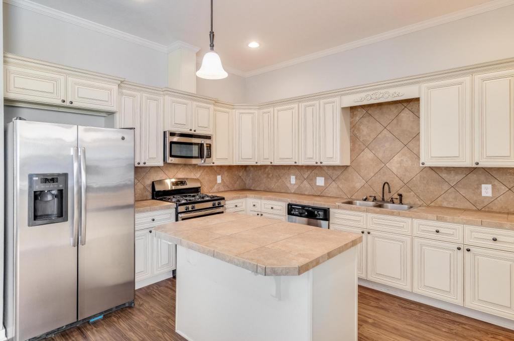 161 Notting Hill Pl - Photo 6 of 17