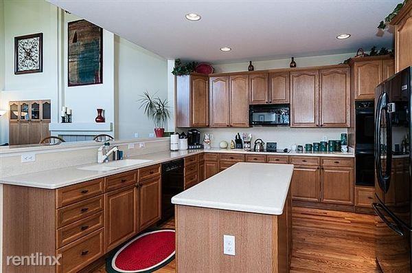 541 Rita Pl - Photo 2 of 17