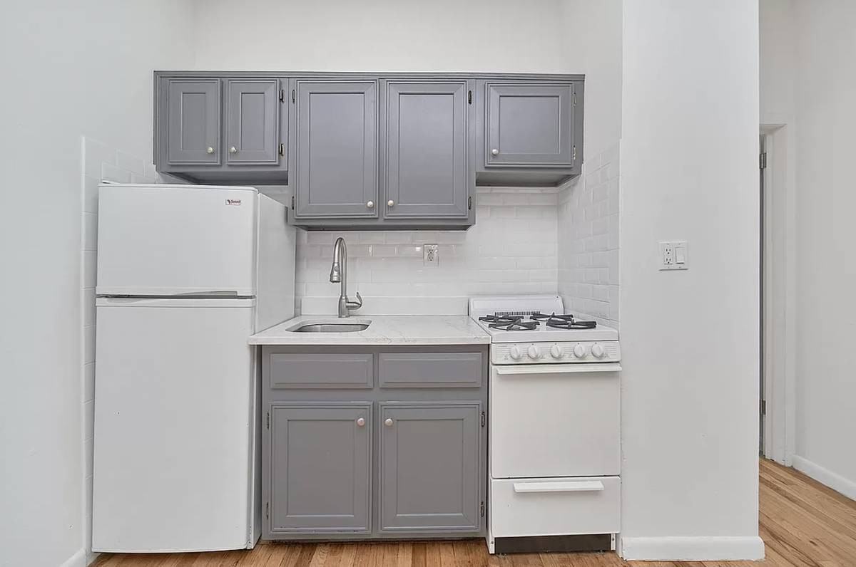 2335 First Ave - Photo 2 of 5