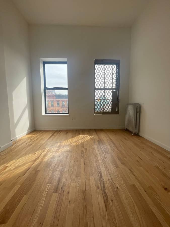 2335 First Ave - Photo 3 of 5