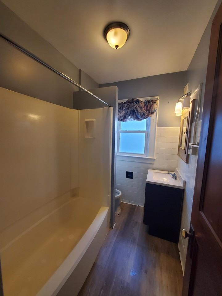 137 137 - 139 McKinley Street - Photo 4 of 15