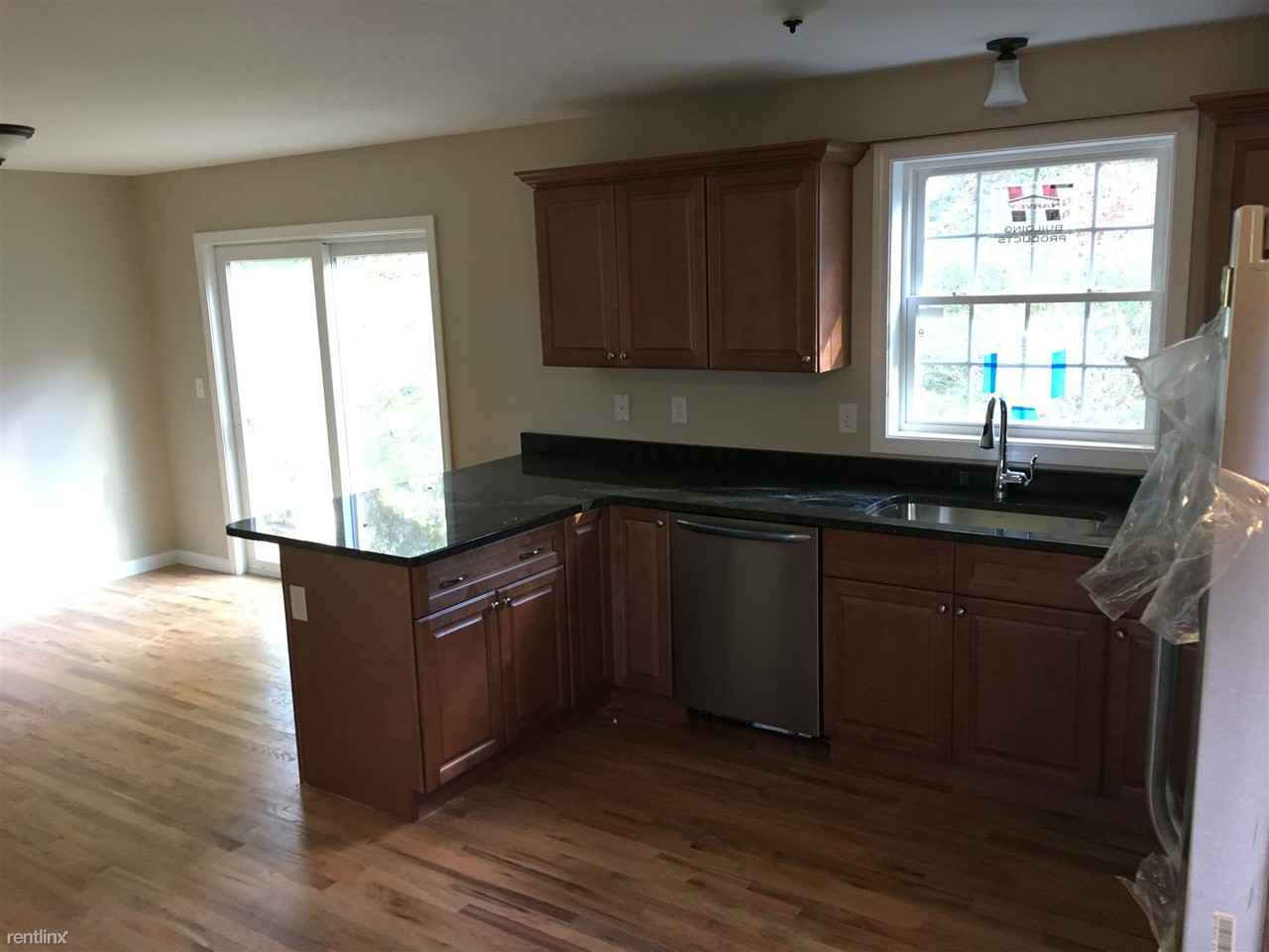 33 Pinehurst St - Photo 3 of 11