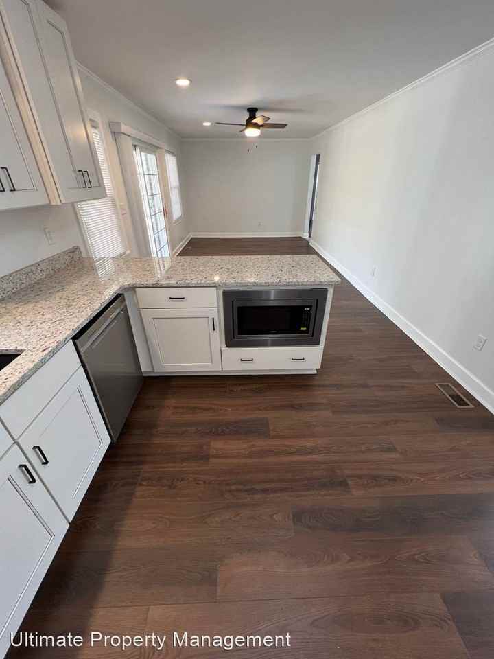 3917 Sweetbriar Rd - Photo 3 of 22