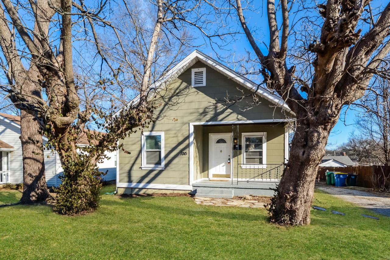 700 Cornell Ave - Photo 2 of 16