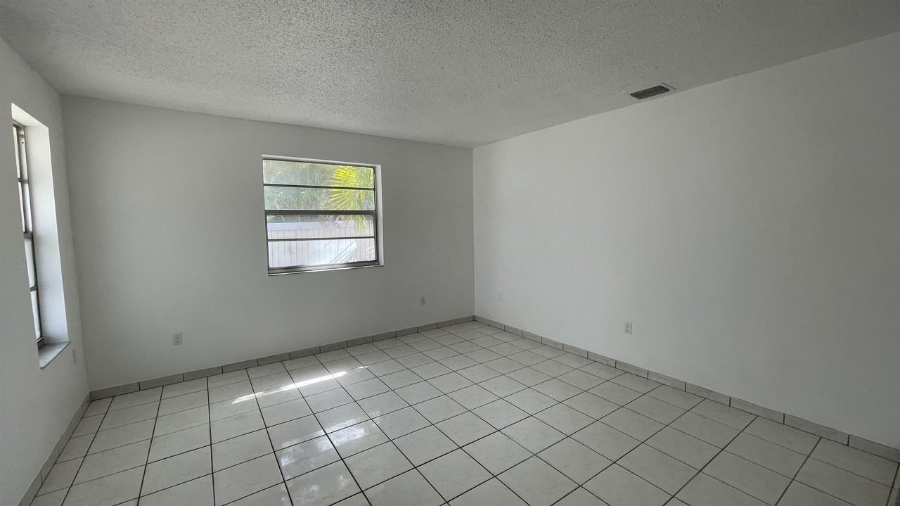 230 Nw 51st Ave #223 - Photo 2 of 41