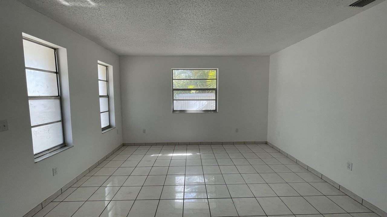 230 Nw 51st Ave #223 - Photo 3 of 41