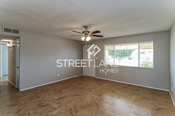7432 W Mission Ln - Photo 2 of 15