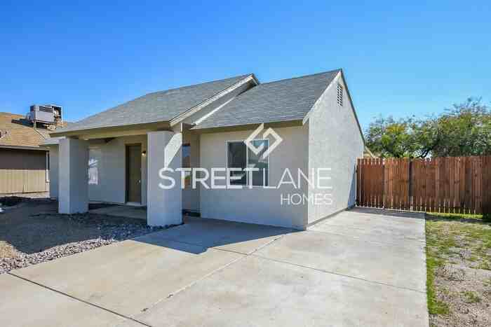 1323 W Hononegh Dr - Photo 2 of 15