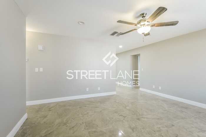 1323 W Hononegh Dr - Photo 3 of 15