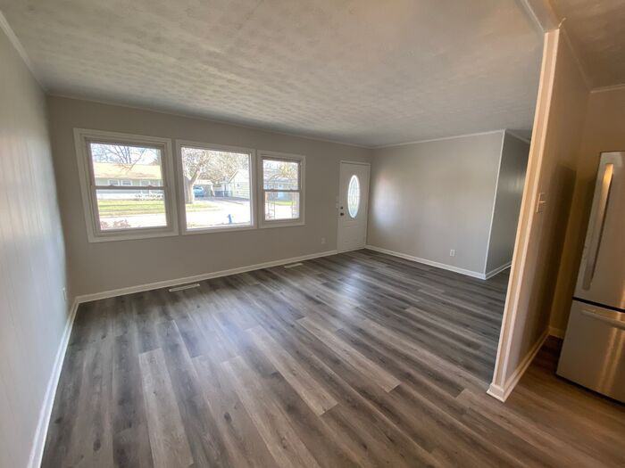 4265 Packard Dr - Photo 3 of 17