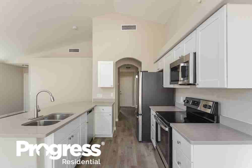 8338 W Bluefield Ave - Photo 5 of 16