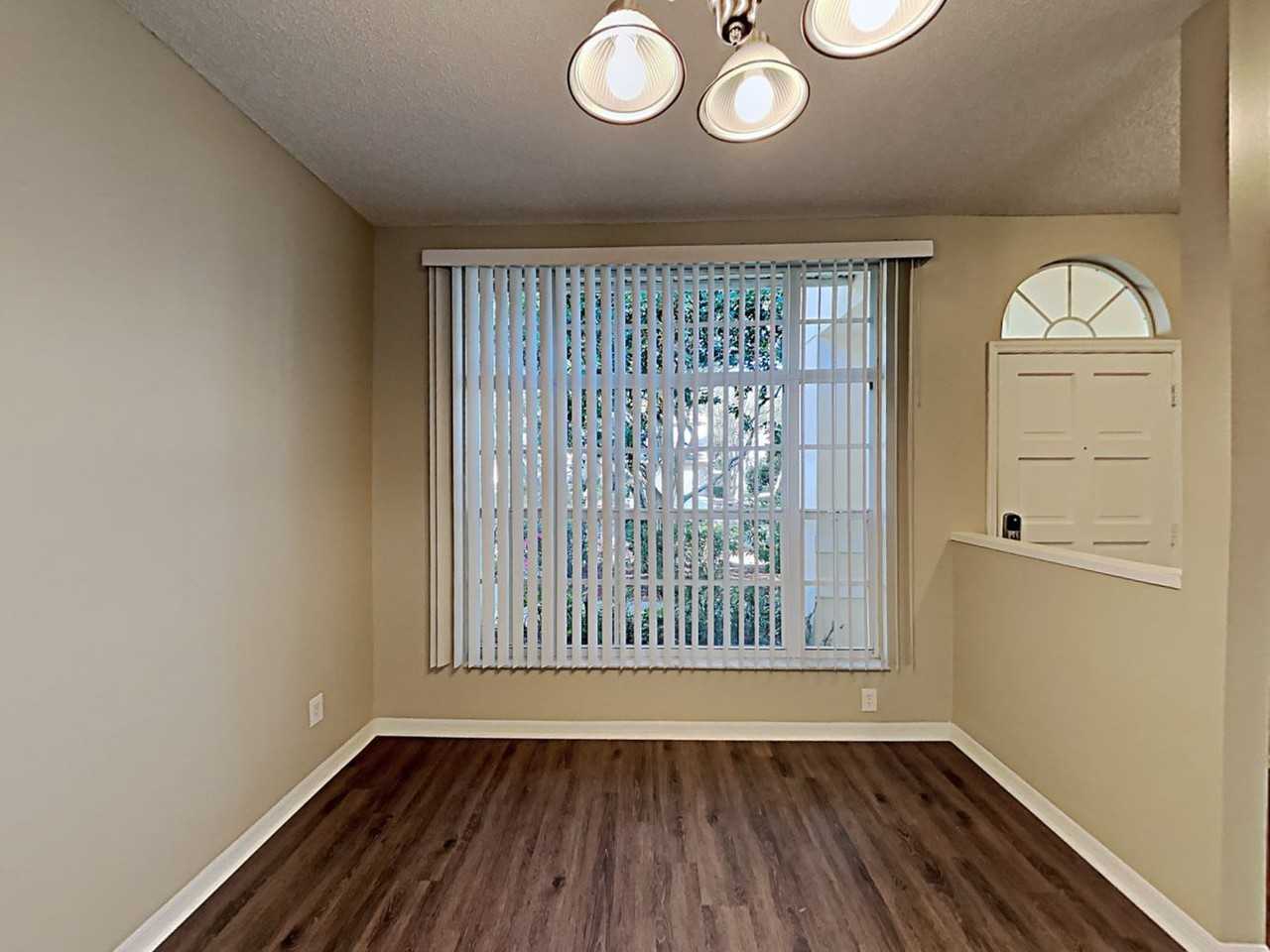 9311 Knightsbridge Ct - Photo 3 of 21