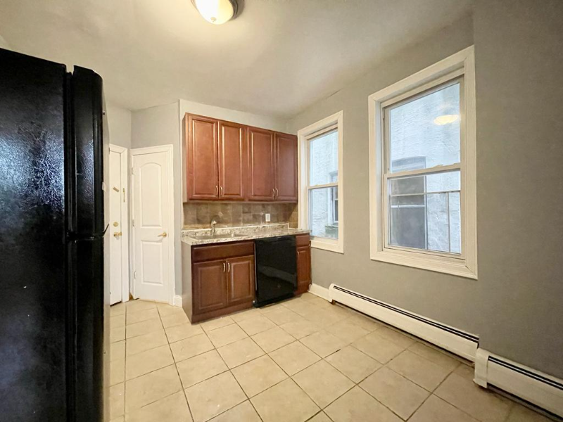 131 W 54th St #2