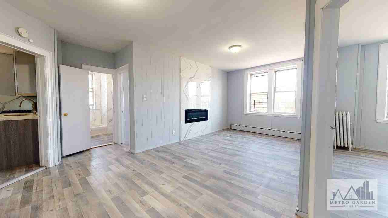 67 67 28 78th St #7 - Photo 2 of 16