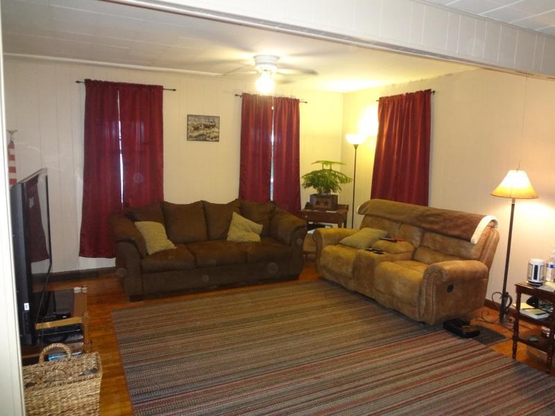 222 Magnolia St - Photo 2 of 20