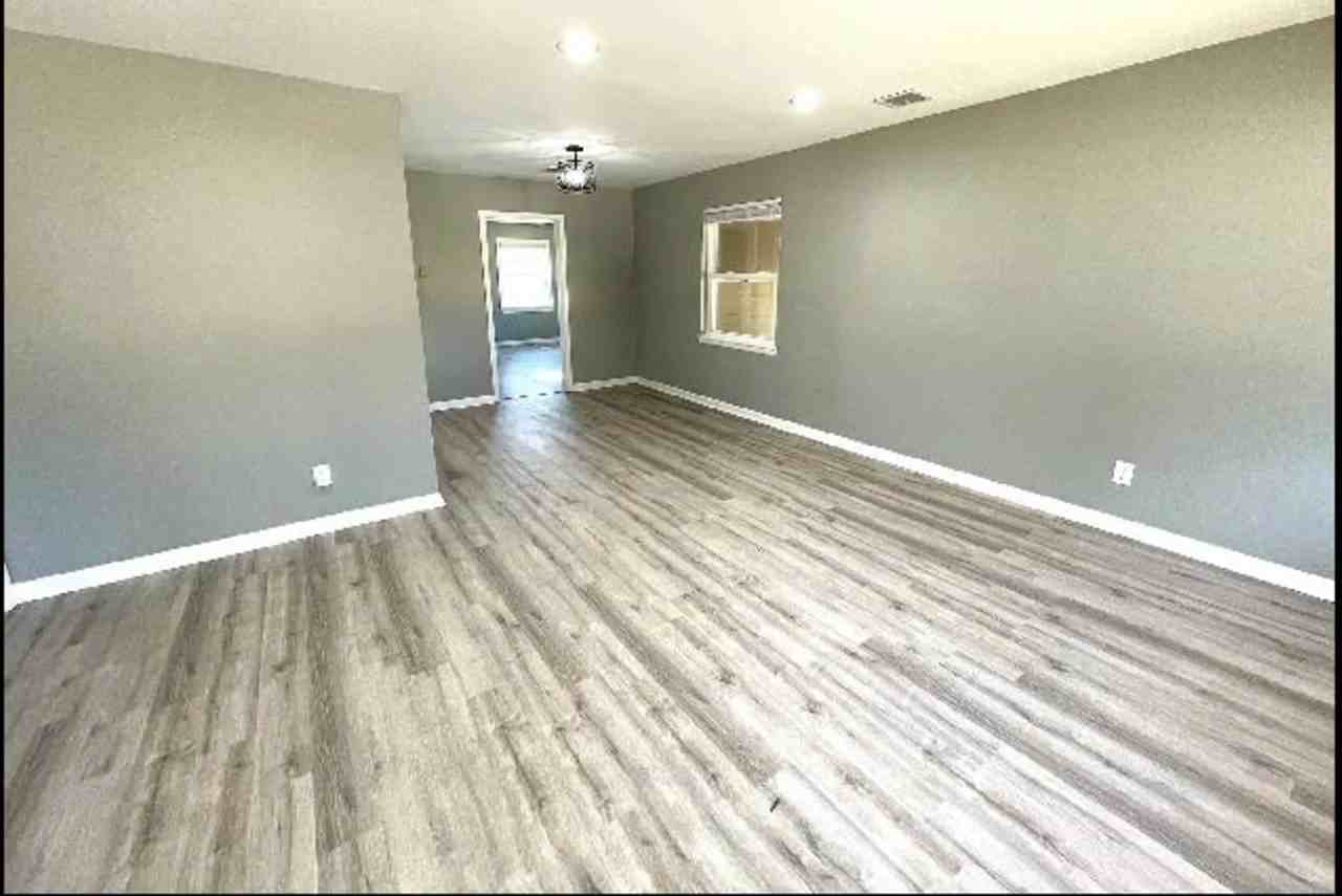 17 Meadowbrook Dr - Photo 2 of 9